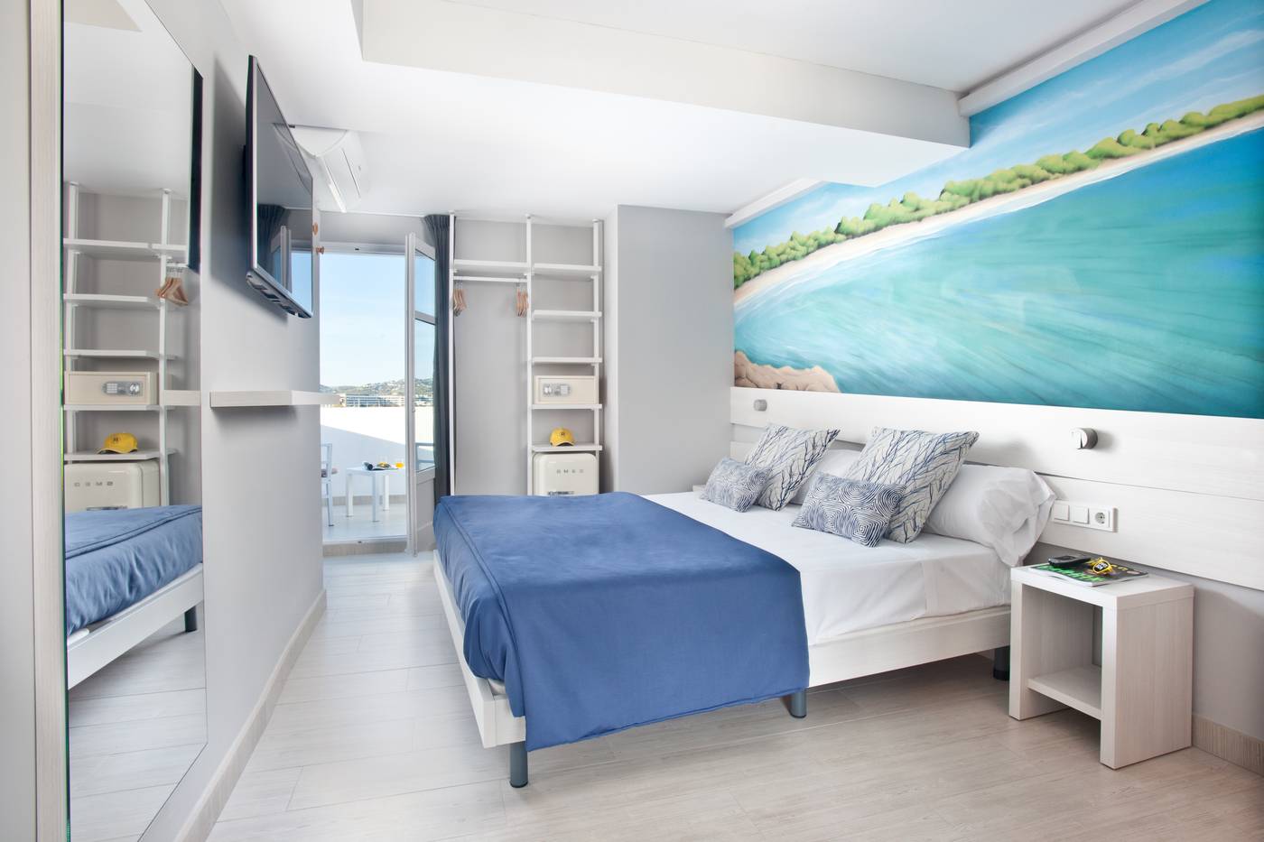 Hotel-Ryans-La-Marina-Room-16