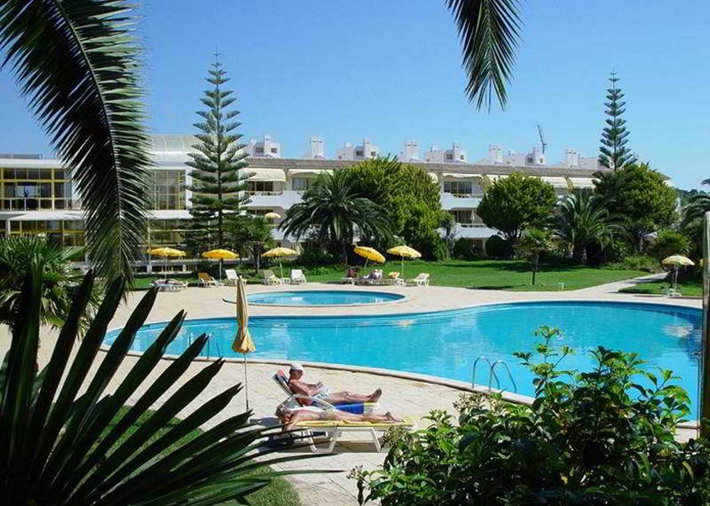 Clube-Hotel-Apartamento-do-Algarve-Pool-1