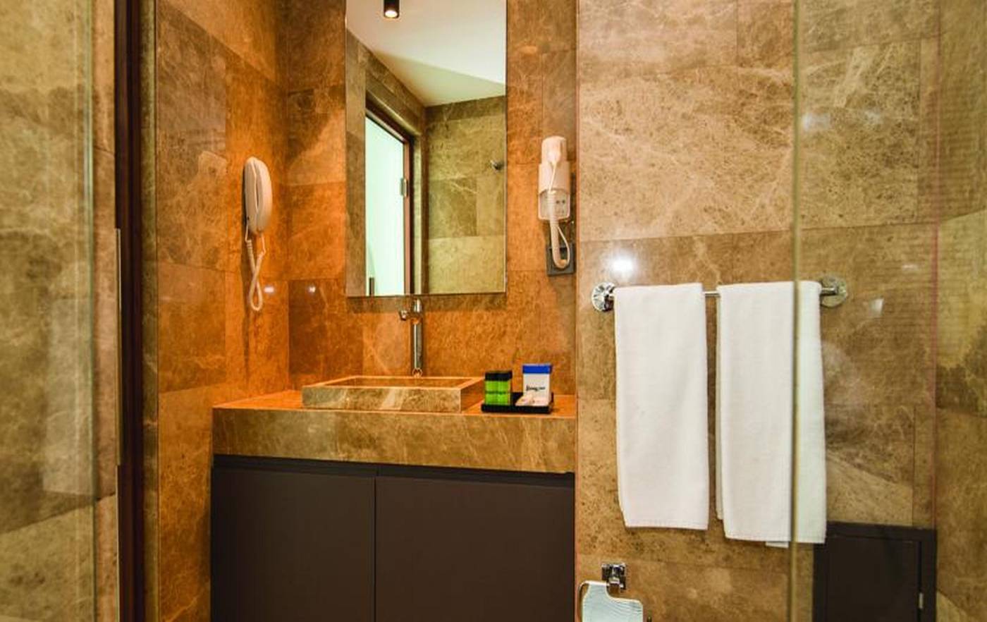 Blueway-Historical-Hotel-Room-17