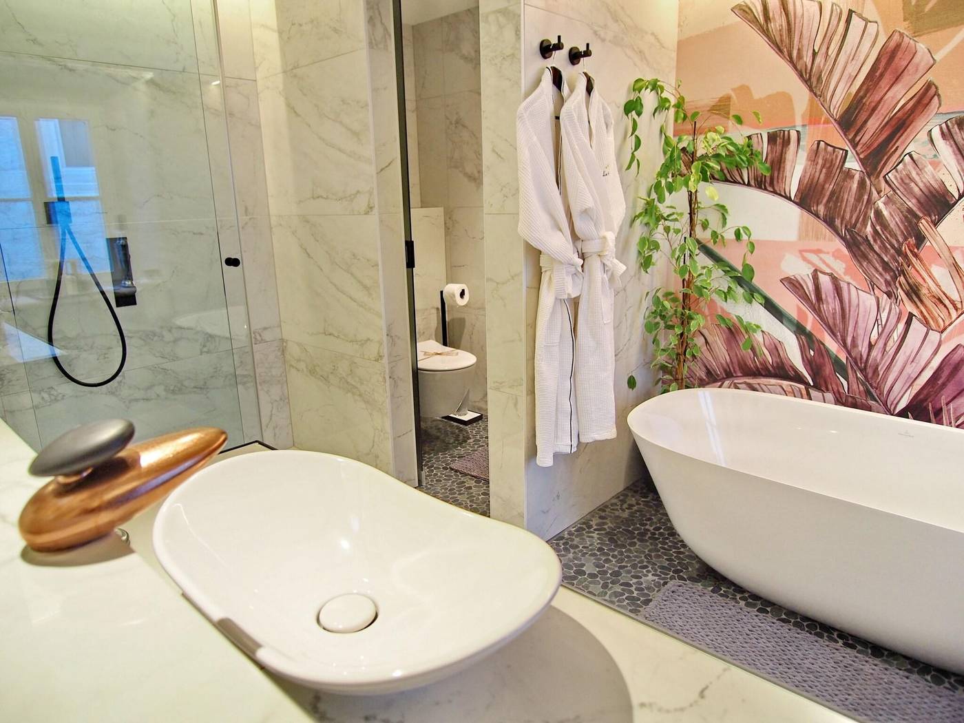 La-Vita-e-Bella-IV-Room-22