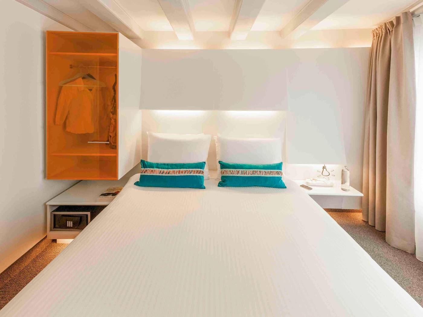 ibis-Styles-Amsterdam-Central-Station-Room-40