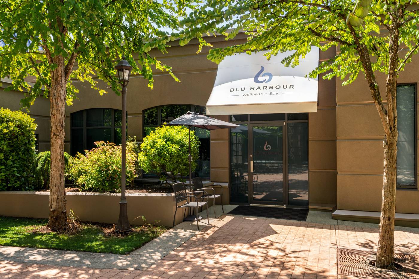 Holiday-Inn---Suites-North-Vancouver-Sports-and-Entertainment-44