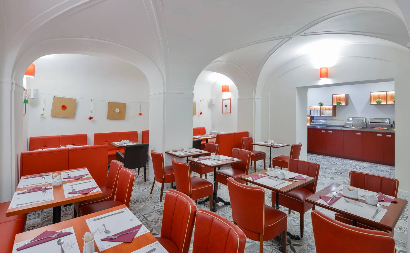 Hotel-Garden-Court-Restaurant-45