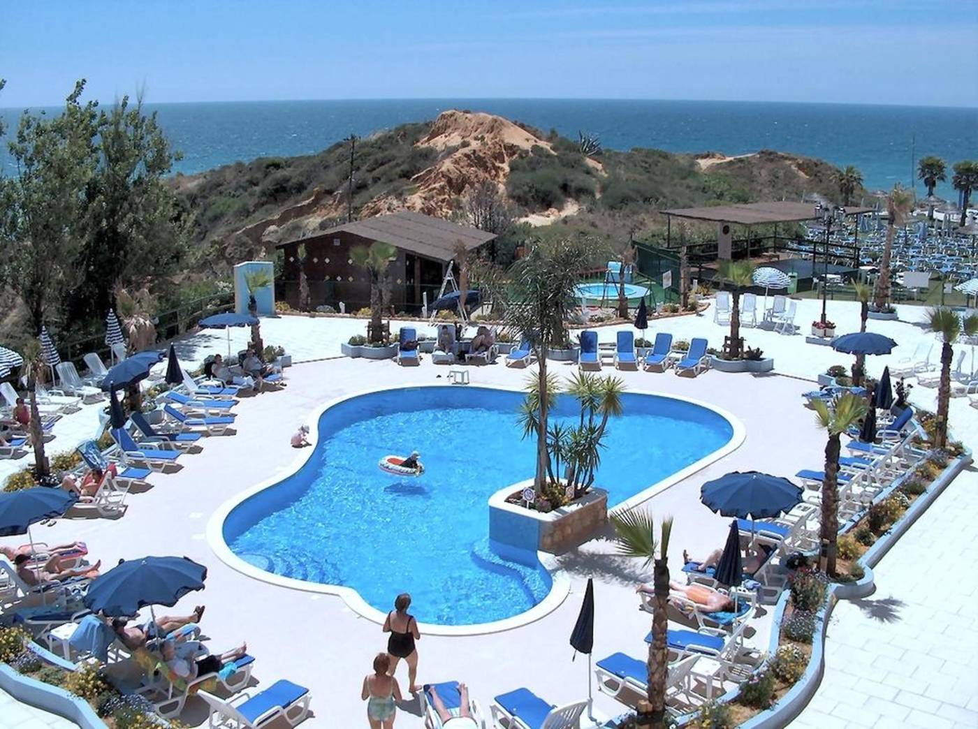Auramar-Beach-Resort-Pool-14