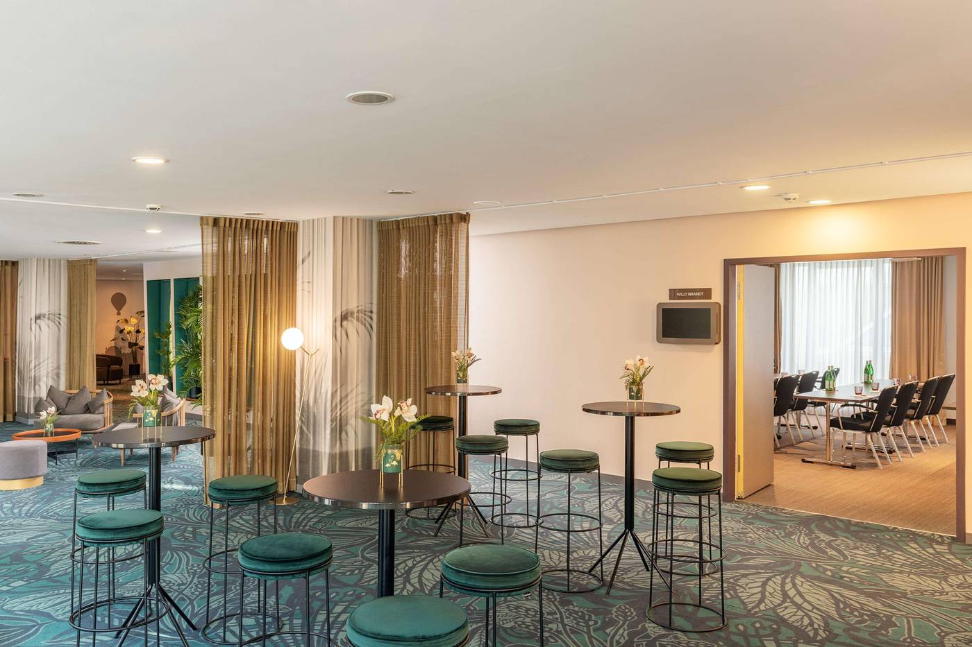 NH-Collection-Berlin-Mitte-am-Checkpoint-Charlie-General-view-13