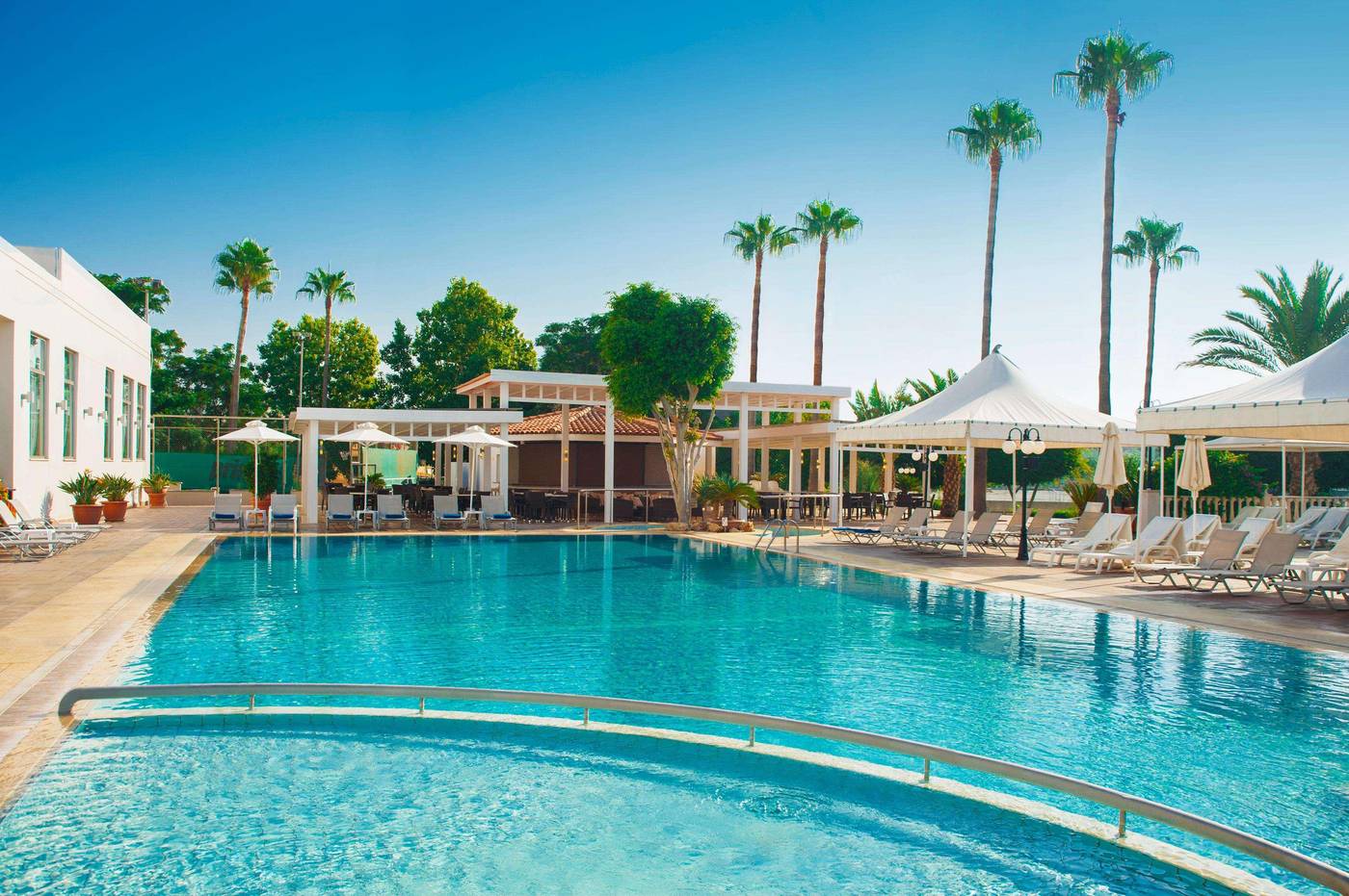 Ajax-Hotel-Pool-2
