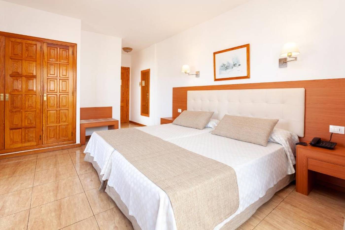 Don-Manolito-Room-14