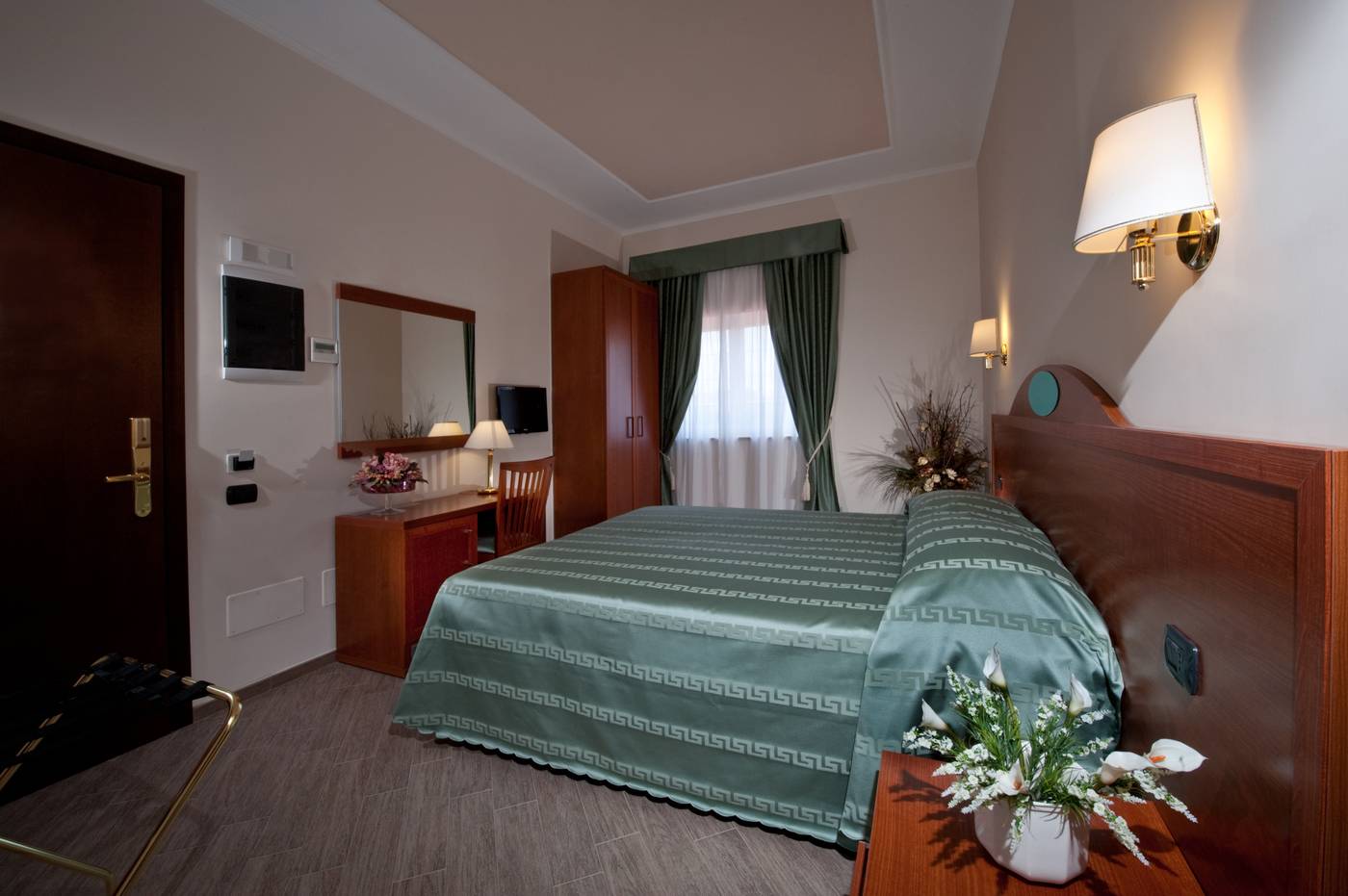 Hotel-Roma-Tiburtina-Room-17
