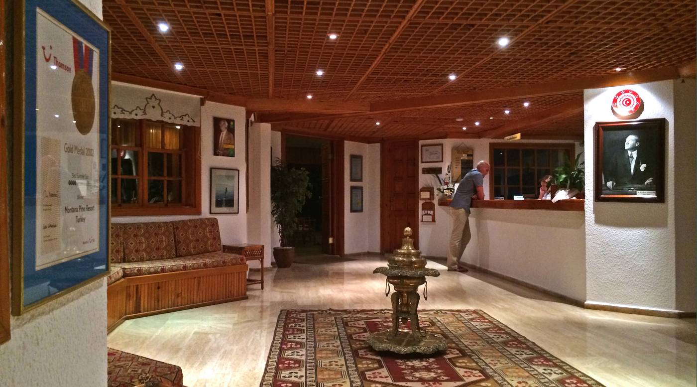 Montana-Pine-Lobby-29