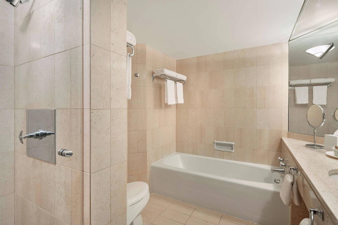 Metropolitan-Hotel-Vancouver-Room-34