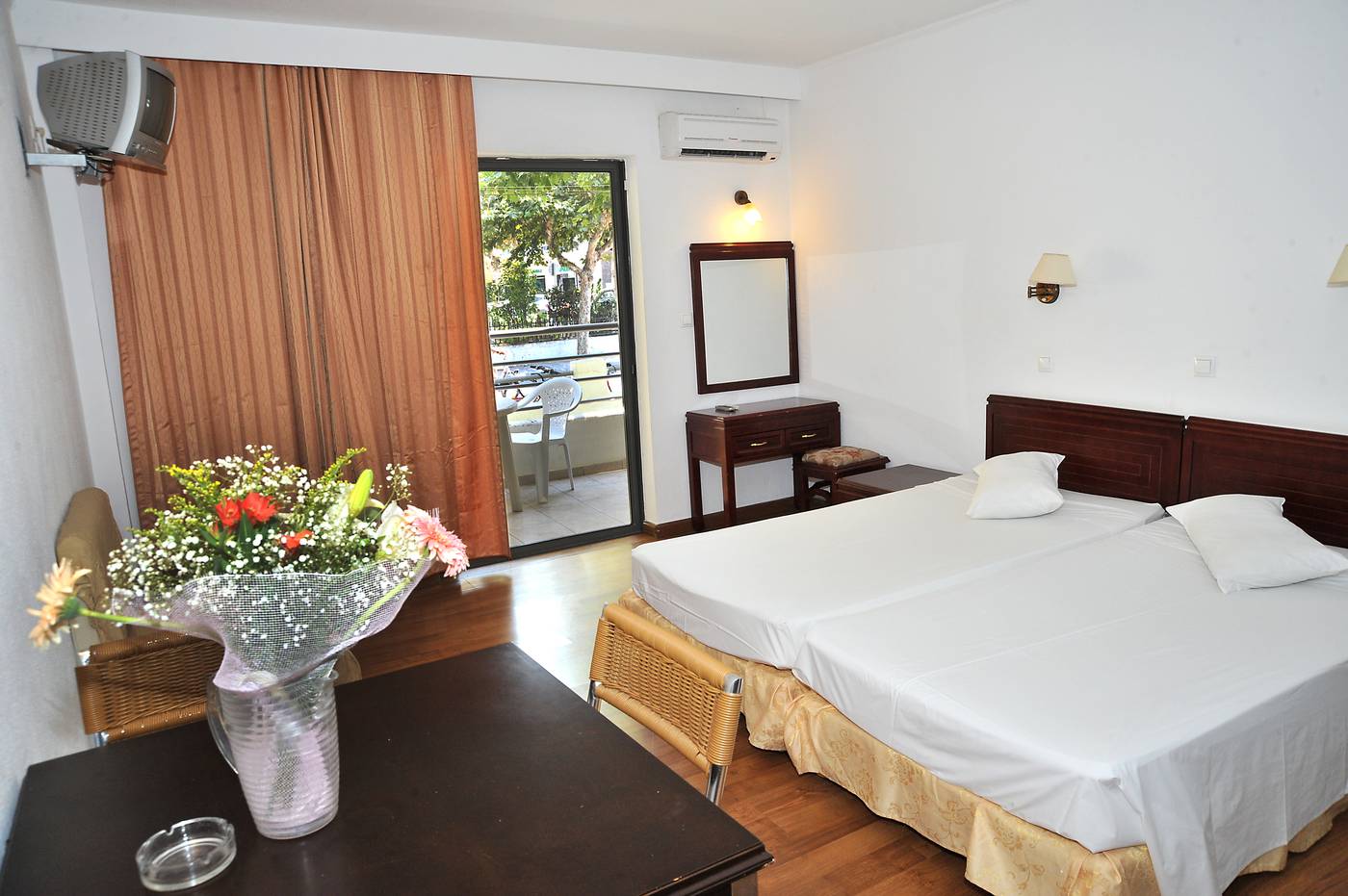 Santa-Marina-Hotel-Apartaments-Room-24