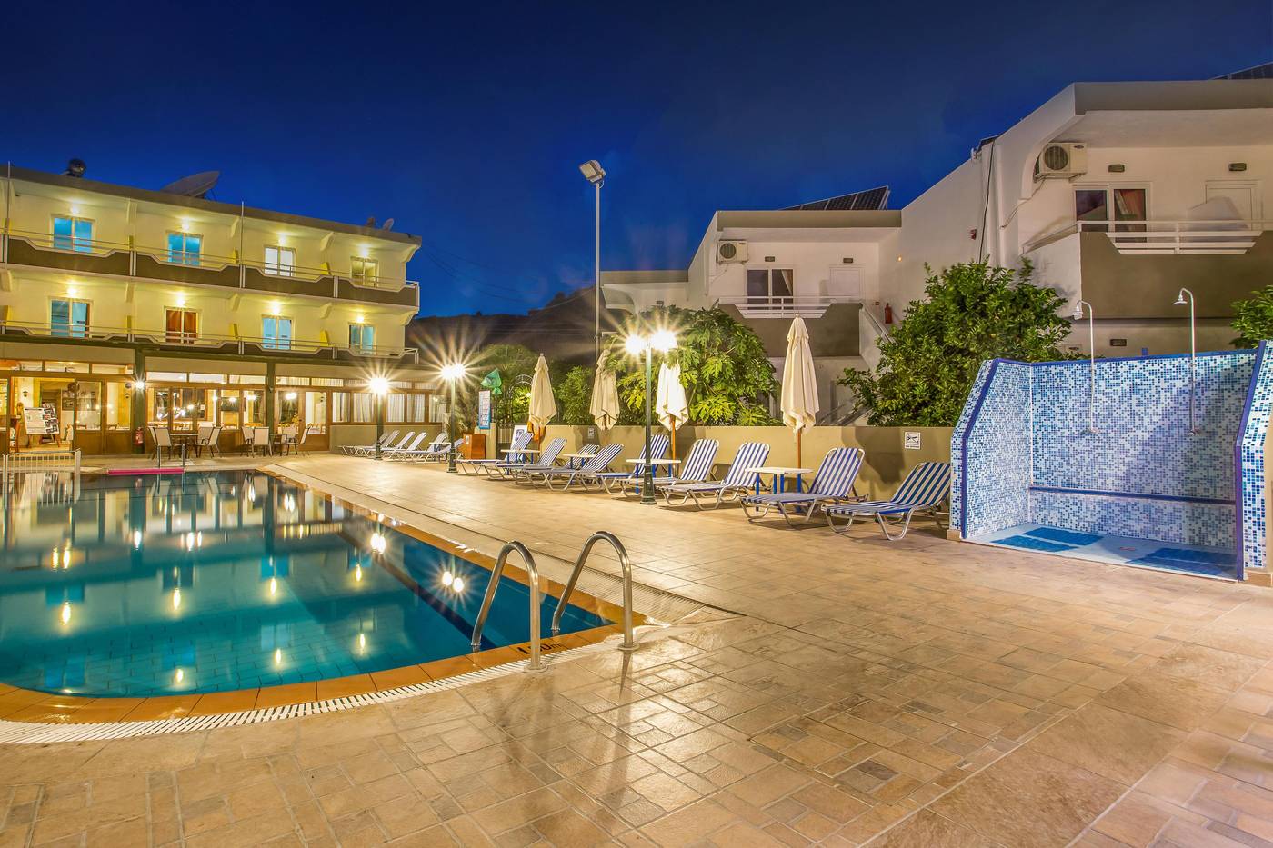 Georgia-Apartments-Pool-10