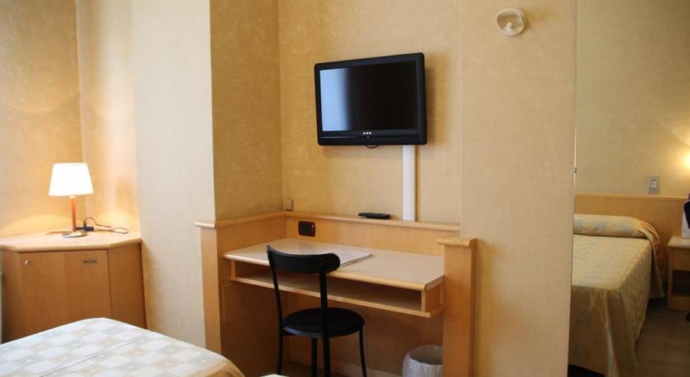 Hotel-Sant-Ambroeus-Room-5