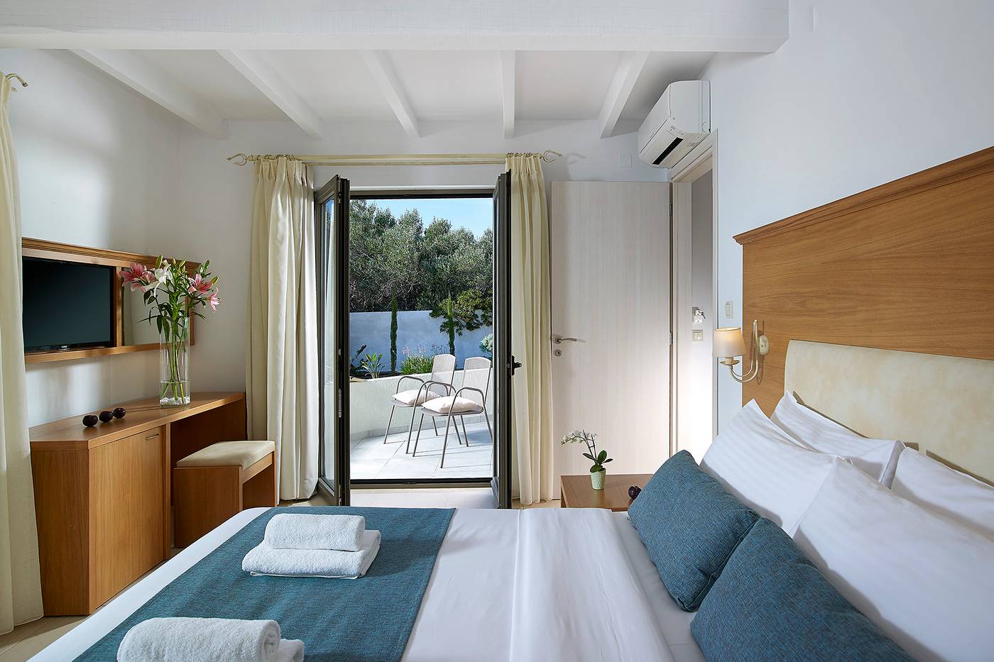 CHC-Coriva-Beach-Room-15