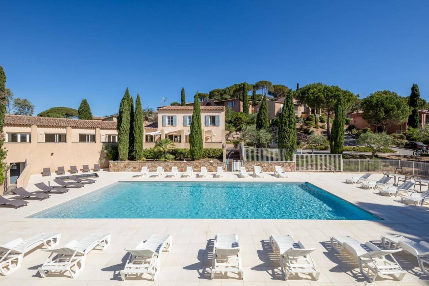 Garden---City-Les-Bastides-de-Grimaud-Pool-5