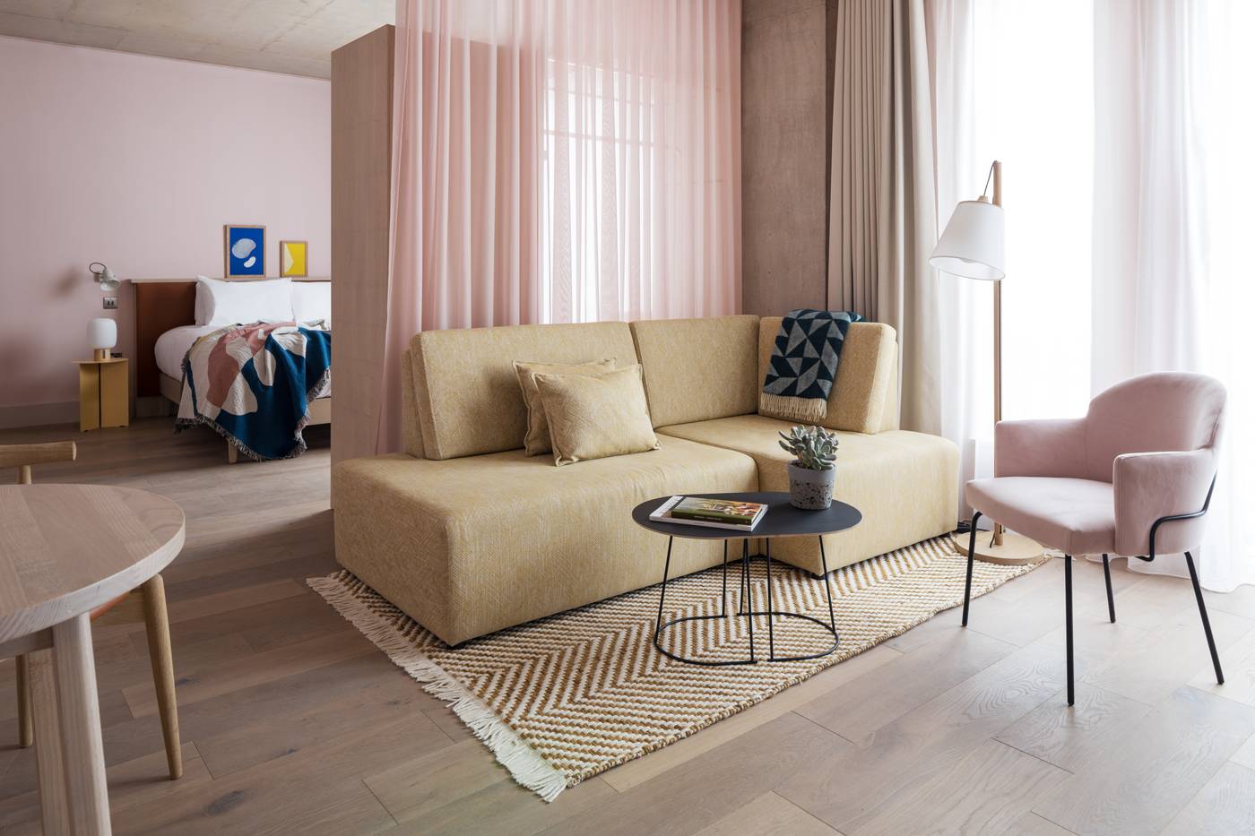 Zanzibar-Locke--Ha-Penny-Bridge-Room-15