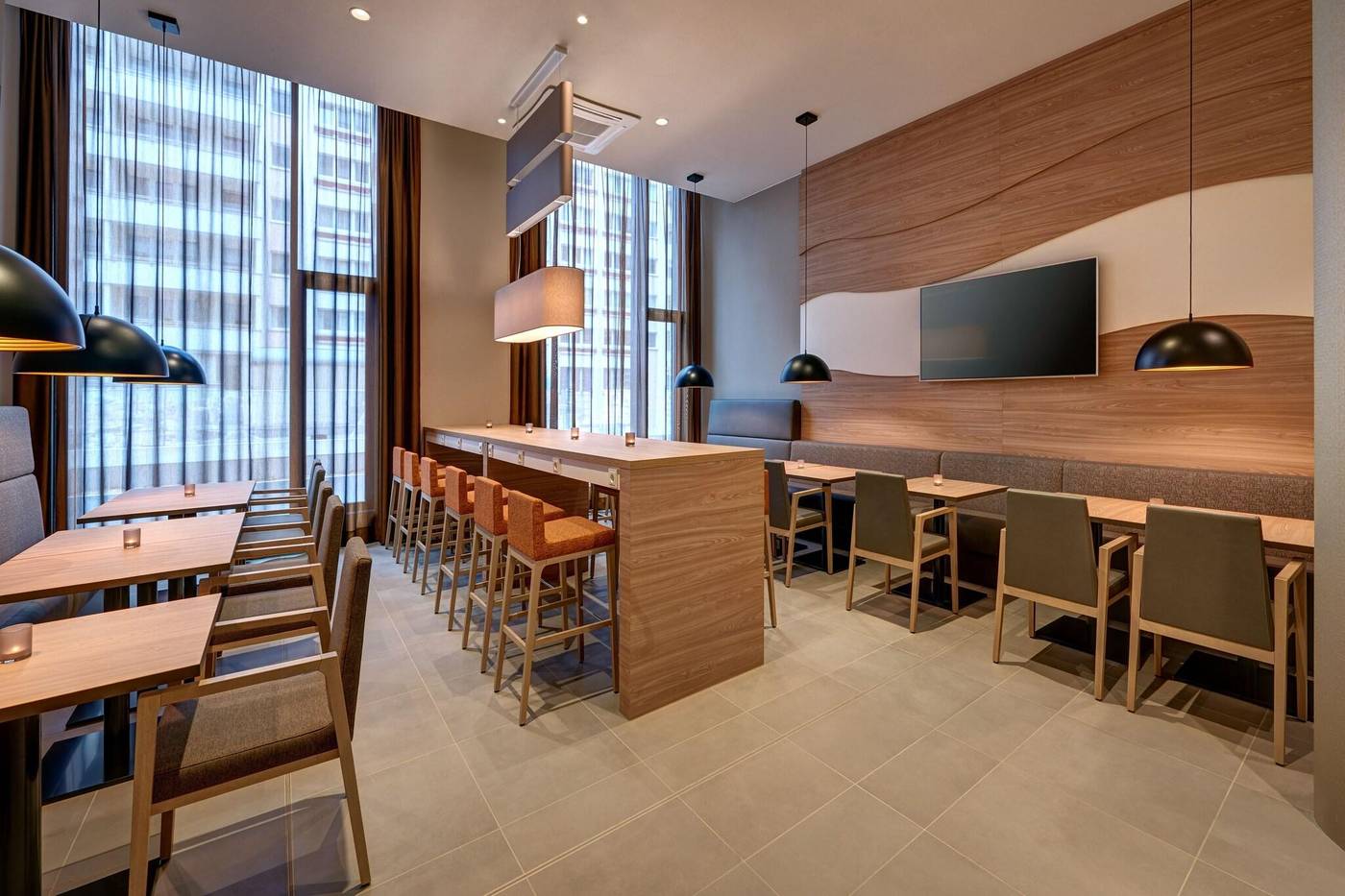 Hampton-Inn-Berlin-City-Centre-Alexanderplatz-Restaurant-14