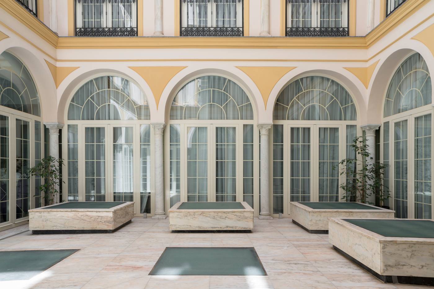 Petite-Palace-Plaza-Hotel-Terrace-58