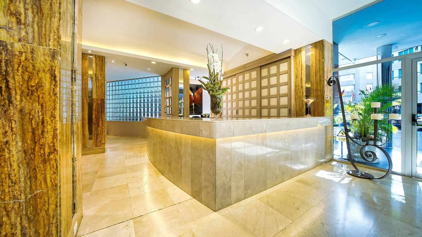 Bull-Reina-Isabel---Spa-Lobby-39