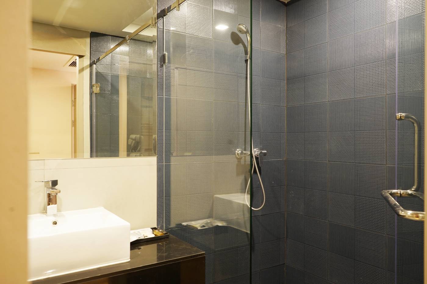 De-Prime-Rangnam-Hotel-Room-35