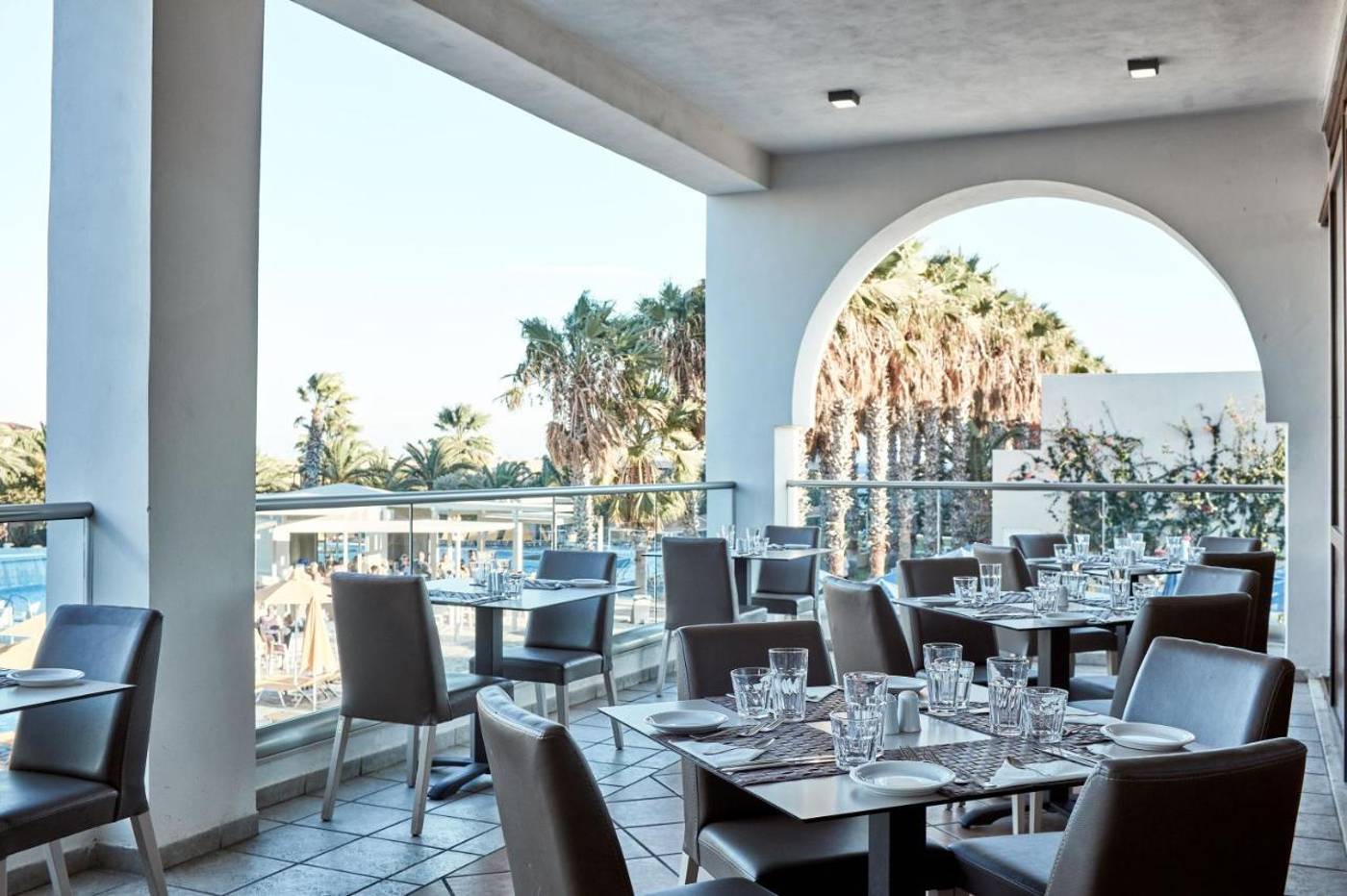 Atlantica-Porto-Bello-Beach-Restaurant-12