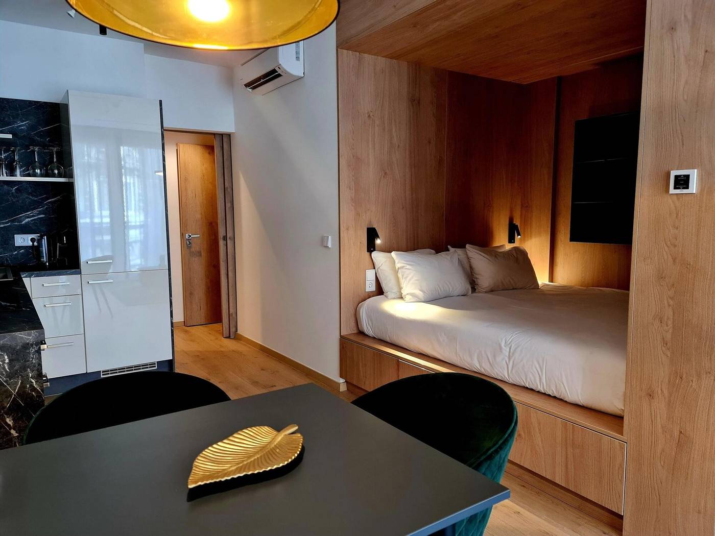 Hotel-Emerald---Suites-Room-37