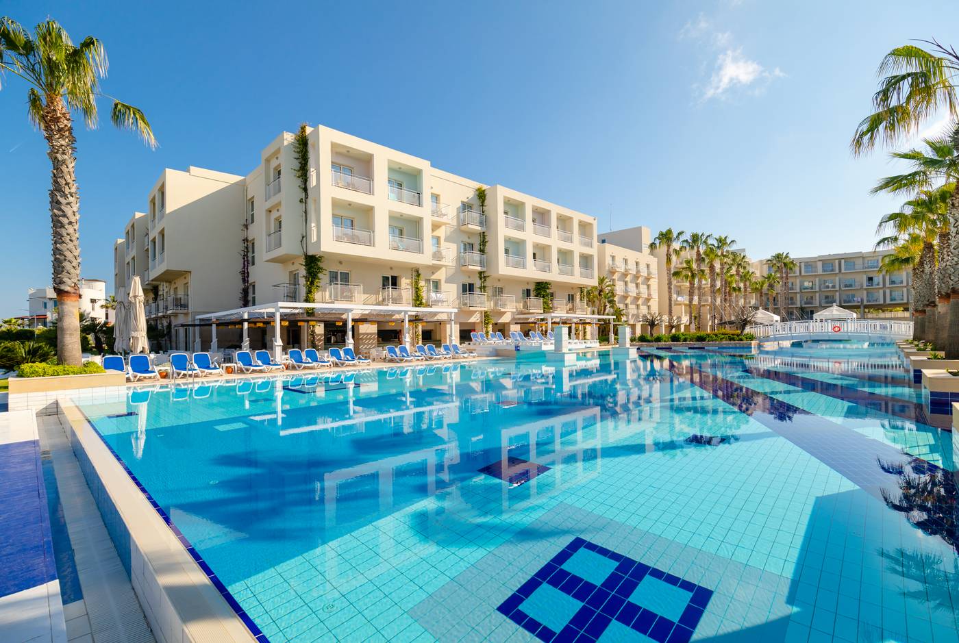 La-Blanche-Resort---Spa-Pool-2