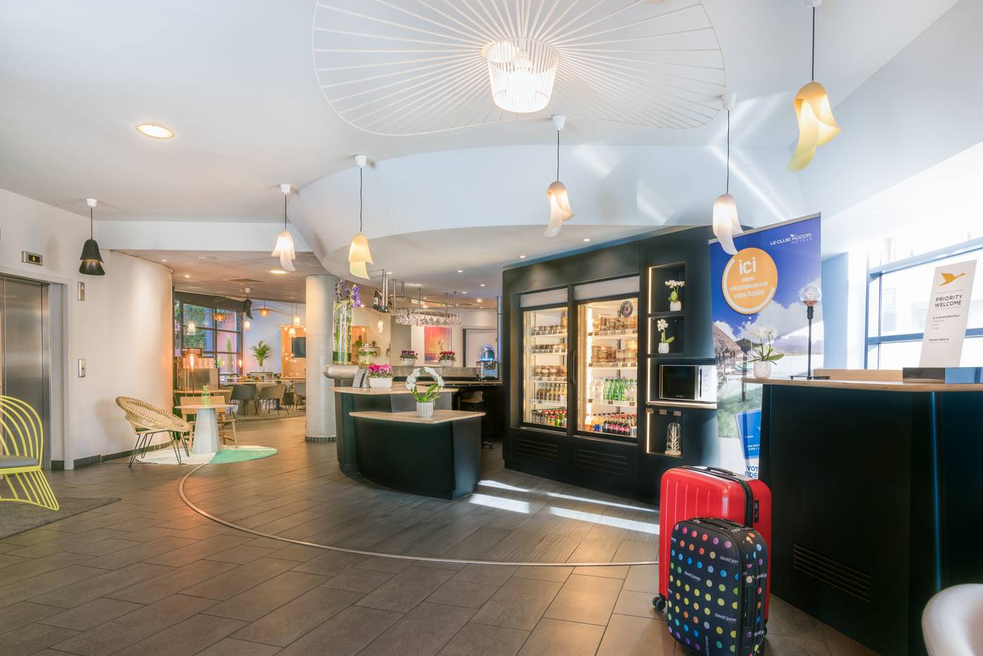 Novotel-Suites-Cannes-Centre-Lobby-50