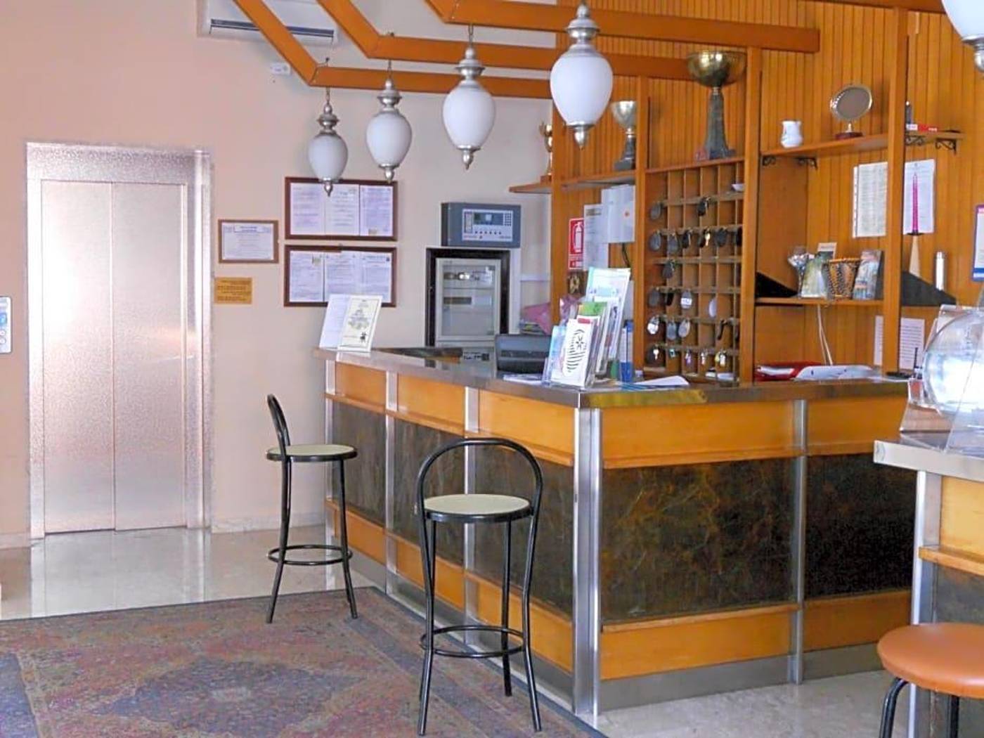 Hotel-Blurelda-Lobby-14