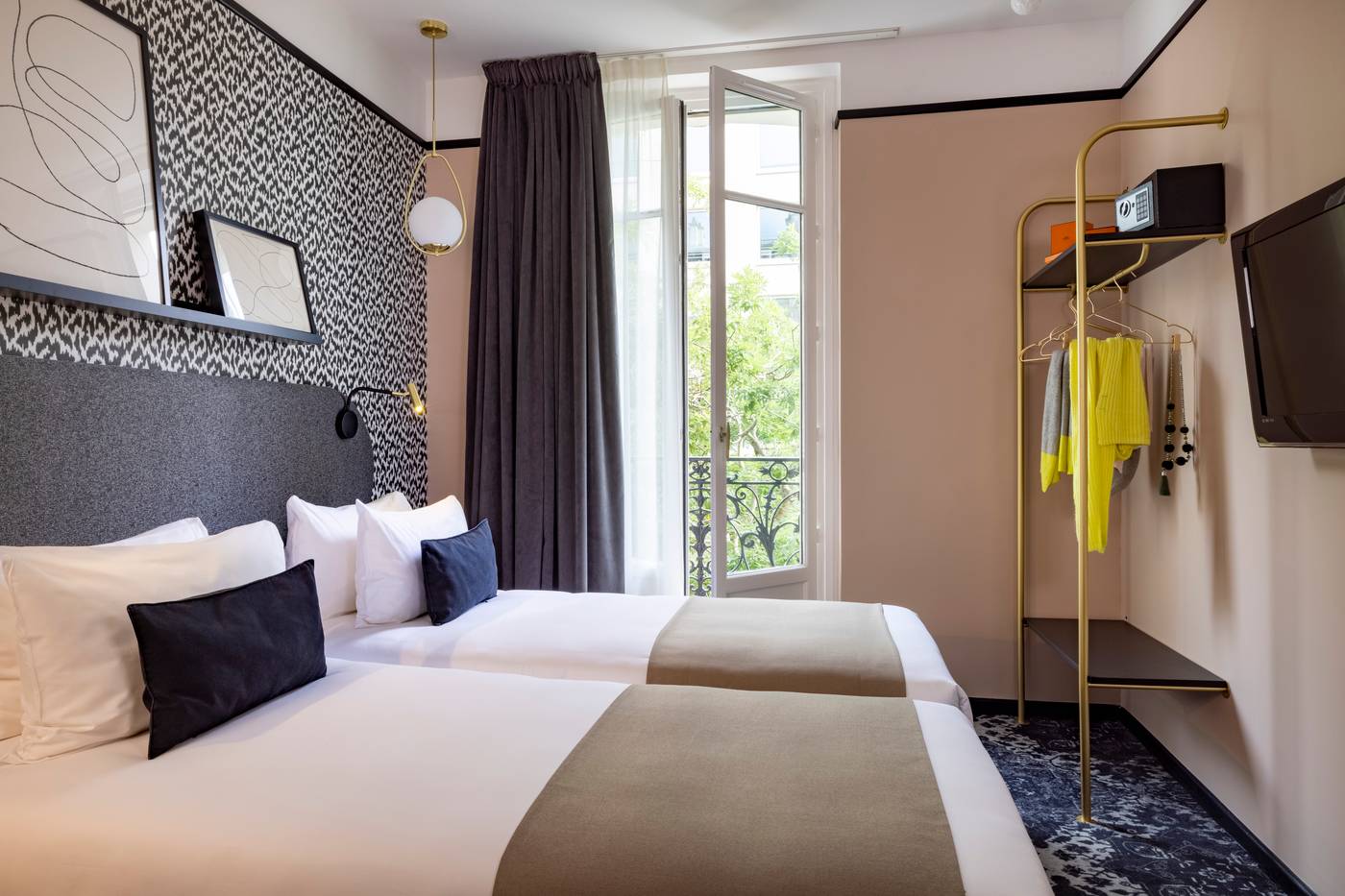 Au-Palais-de-Chaillot-Room-17