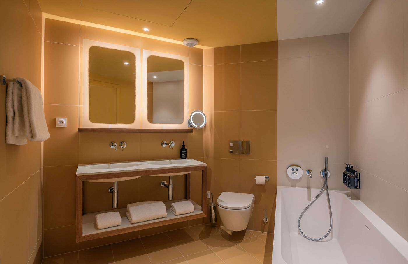 Canopy-by-Hilton-Cannes-Room-51