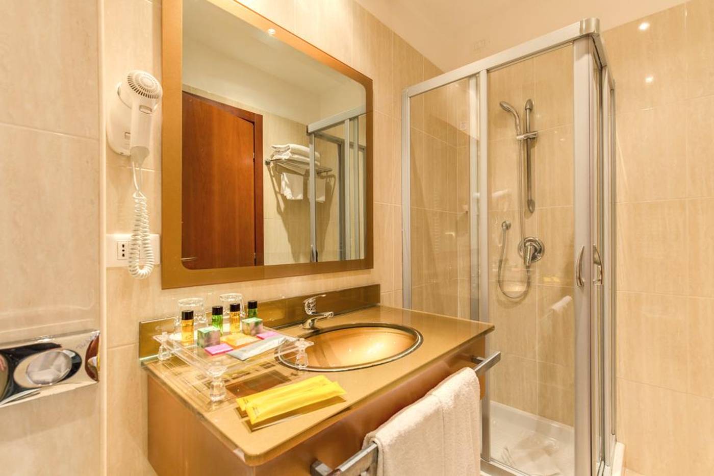 Augusta-Lucilla-Palace-Room-17