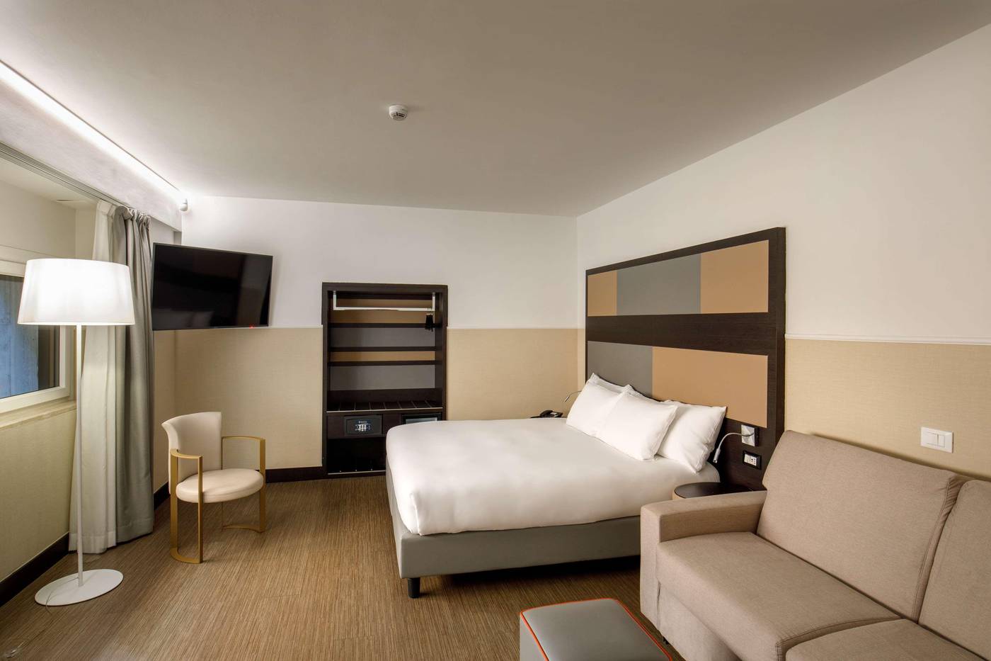 Cosmopolita-Hotel-Rome--Tapestry-Collection-by-Hil-Room-39