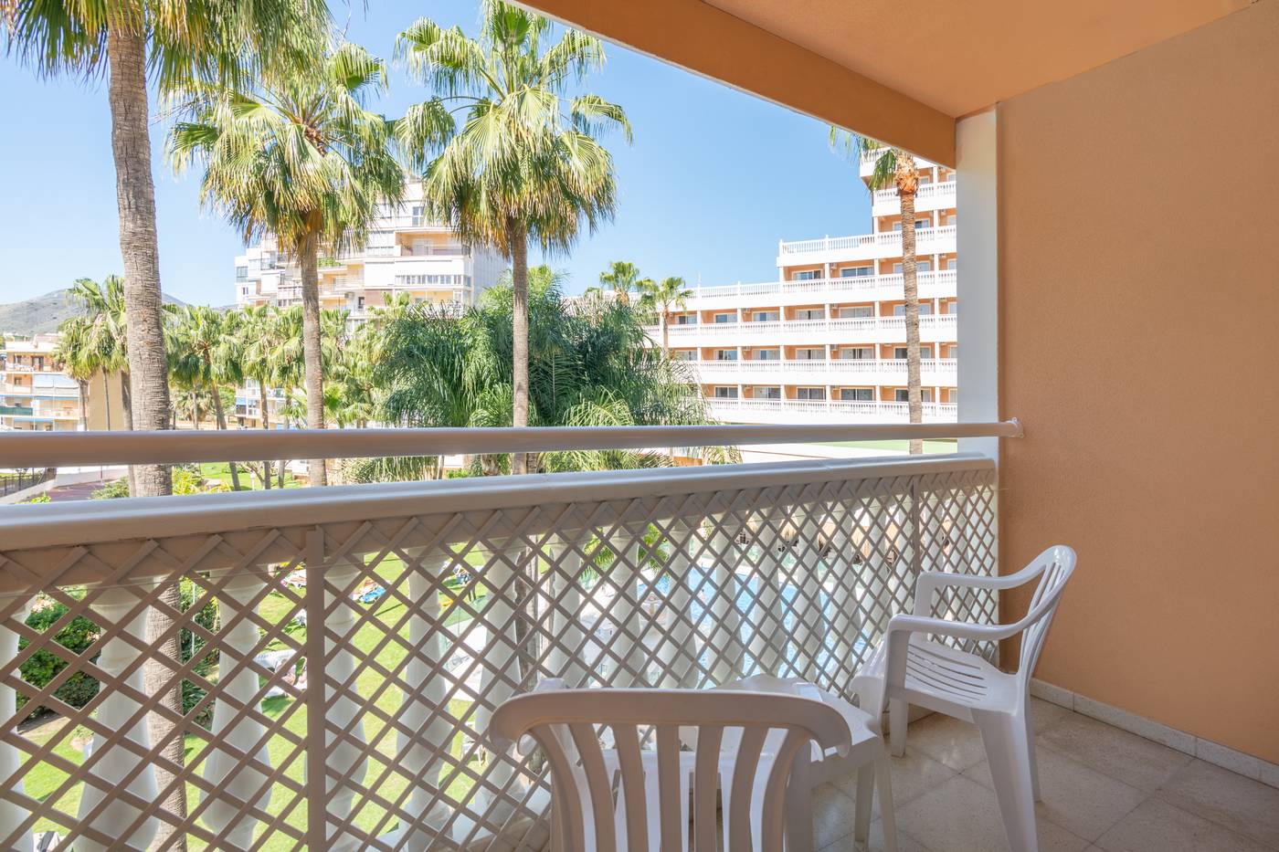 Parasol-Garden-Room-82