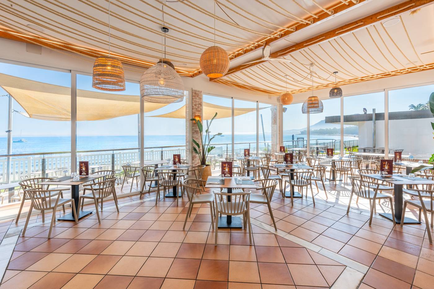 Globales-Playa-Estepona-Restaurant-34