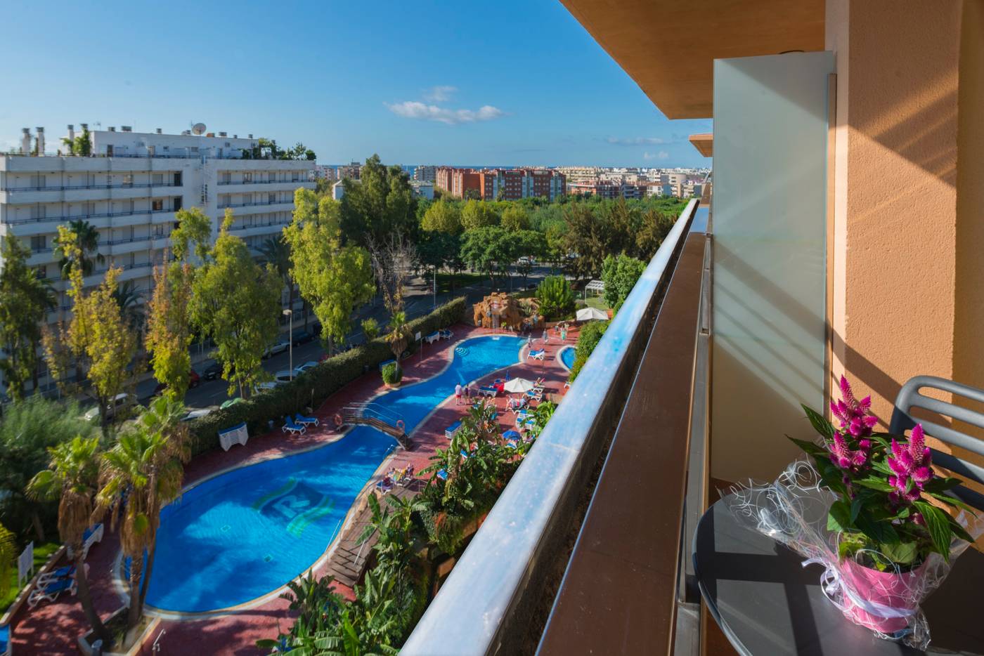 4R-Gran-Regina-Hotel-Room-7