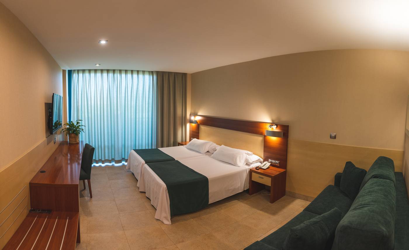 Deloix-Aqua-Center-Hotel-Room-34