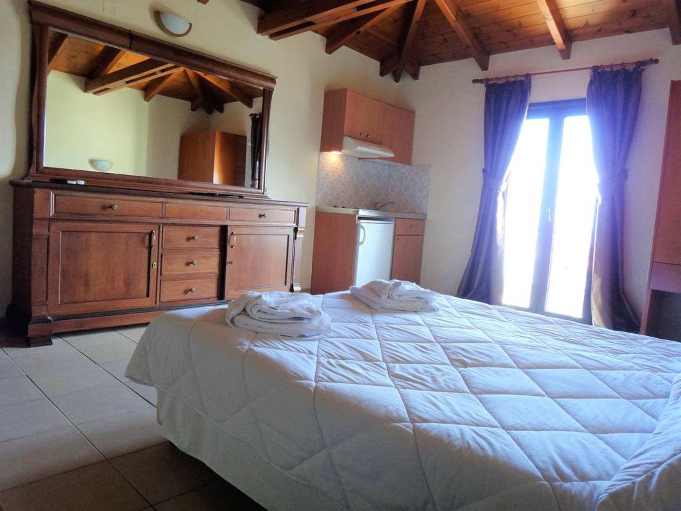 Diogenis-Blue-Palace-Room-27