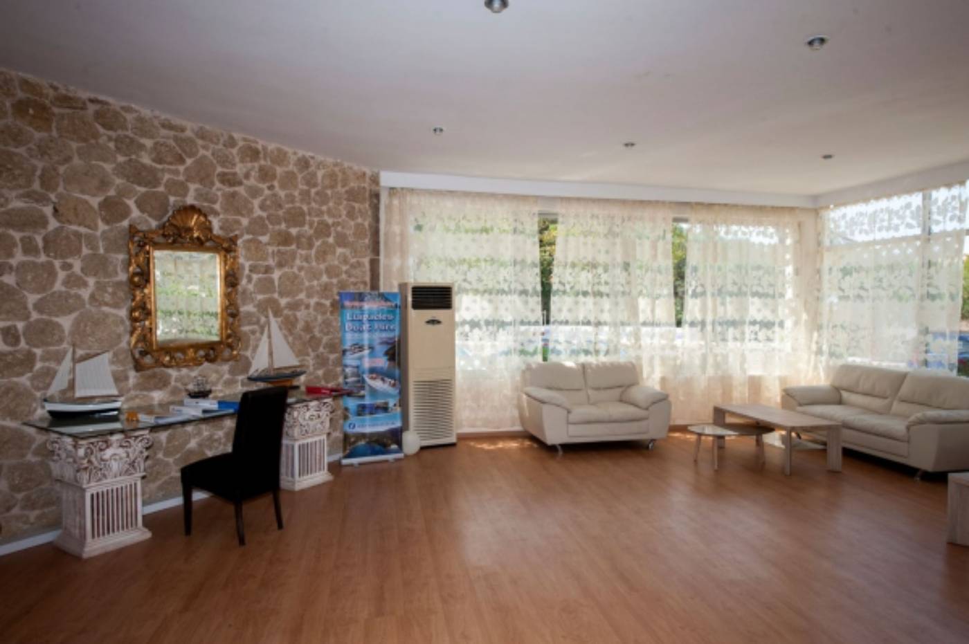 Blue-Princess-Beach-Hotel---Suites-Lobby-26