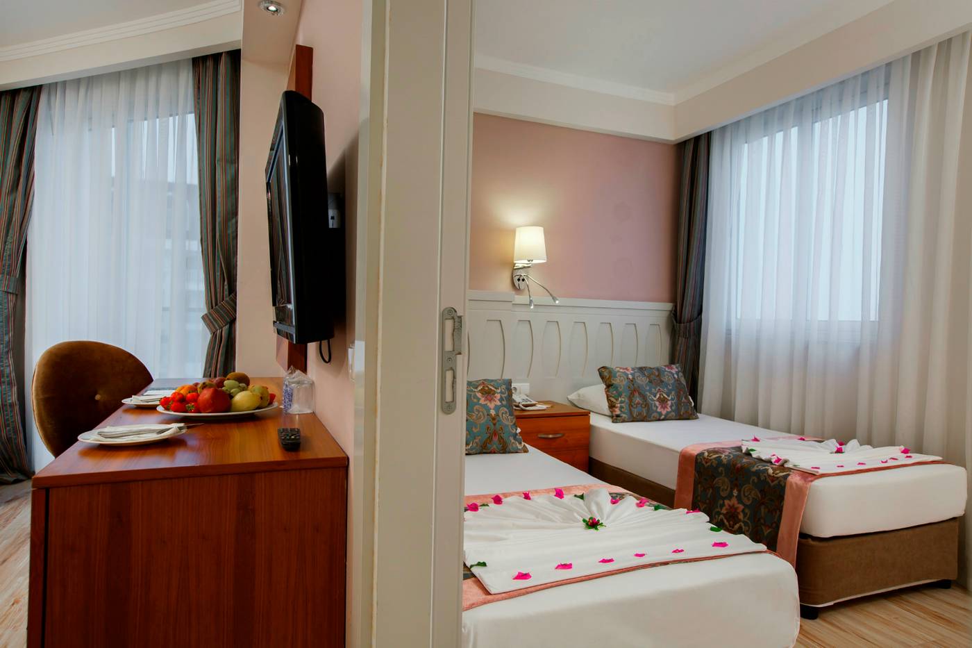 Side-Crown-Serenity-Room-20