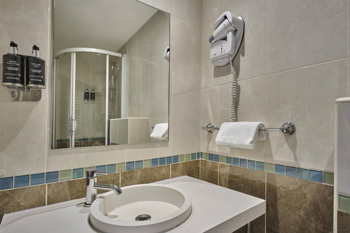 Hotel-Saint-Ferdinand-by-HappyCulture-Room-34