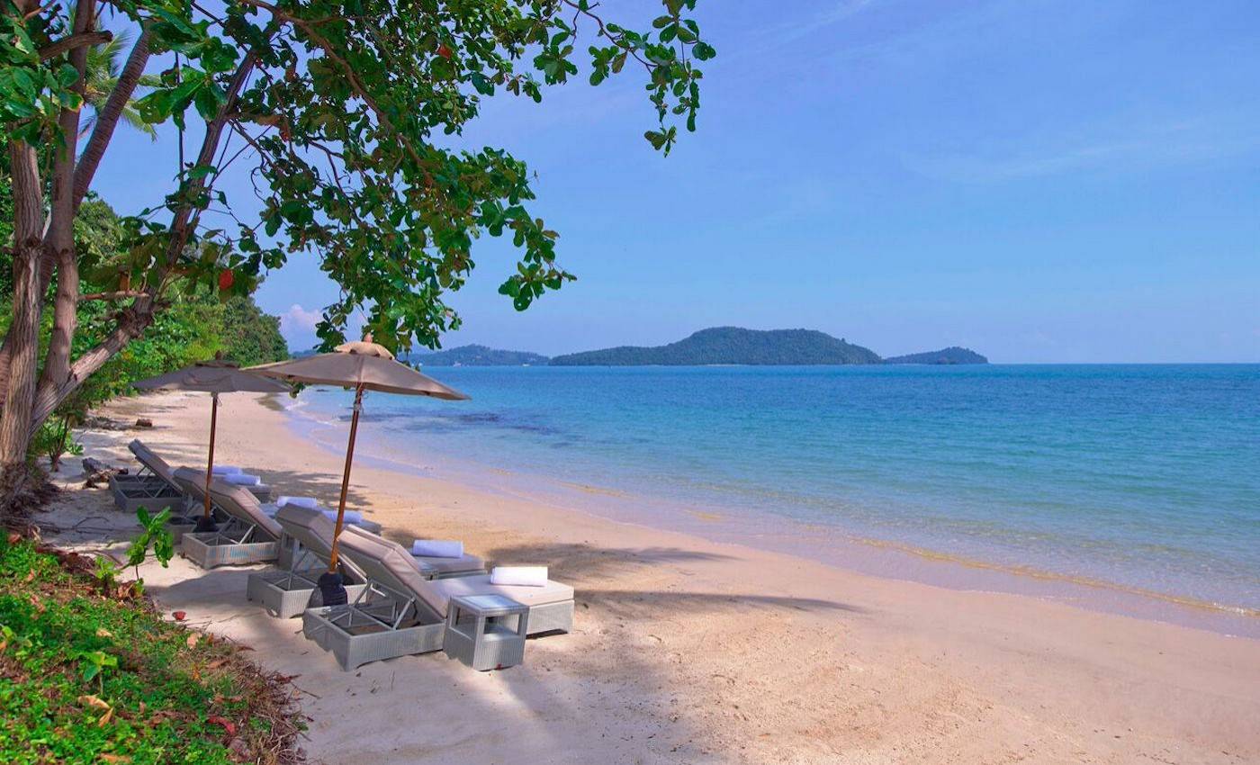 Amatara-Wellness-Resort-Beach-51