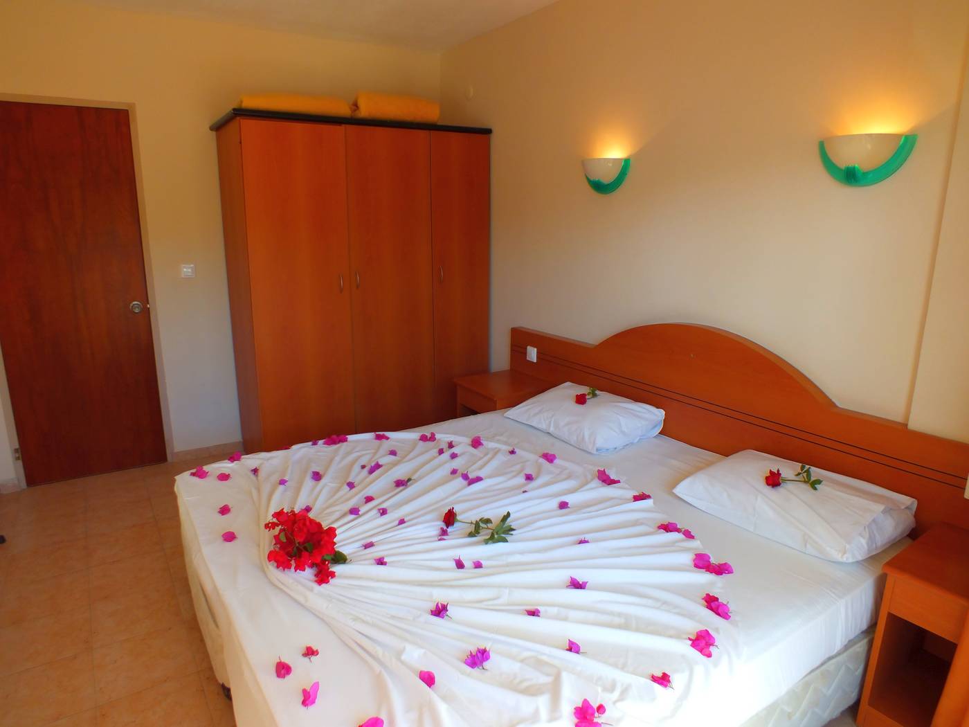 Tuntas-Family-Suites-Kusadasi-Room-25