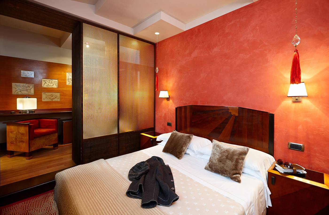 Saturnia---International-Room-32