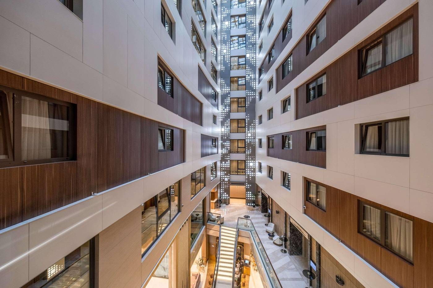 Clarion-Hotel-Istanbul-Golden-Horn-Lobby-25