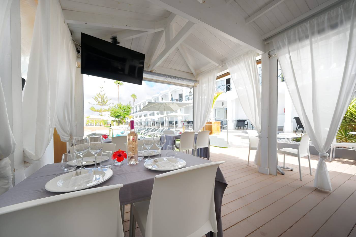 Vista-Bonita-Gay-Resort-Bar-35