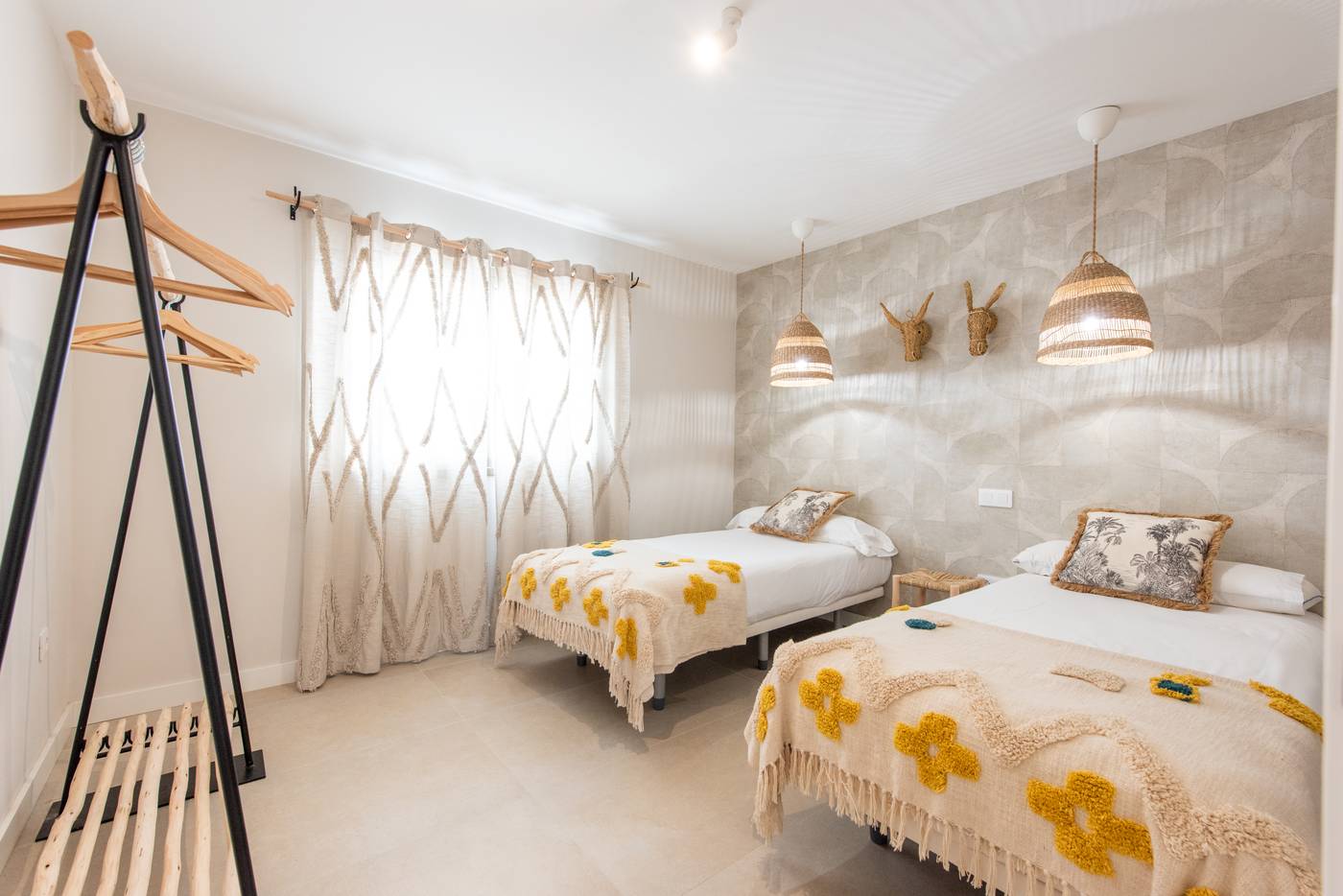 11.06.25 EREZA The White Homes