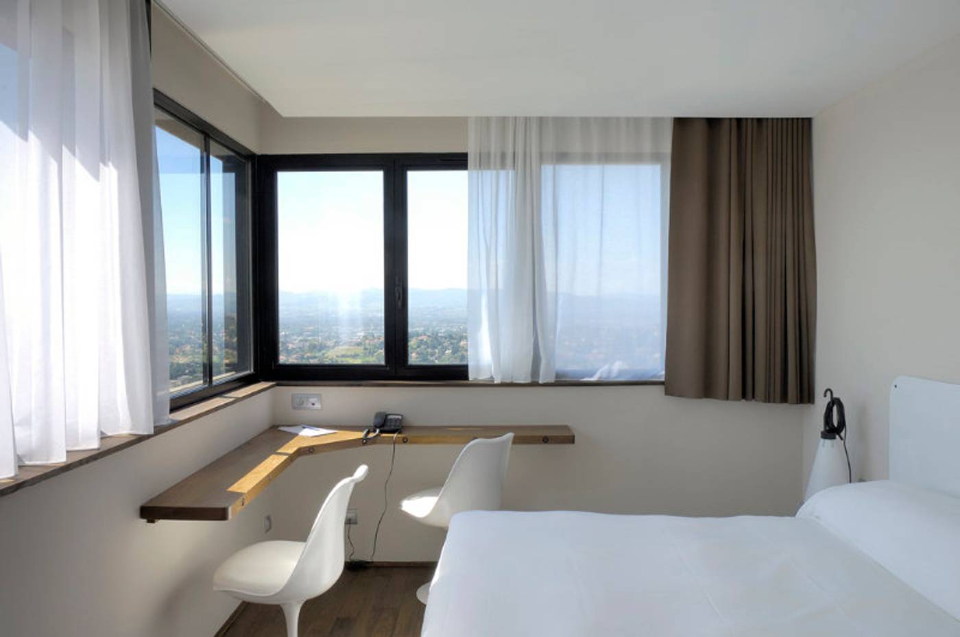 L'Ermitage Hotel & Restaurant Cuisine-A-Manger - France - SAINT CYR AU MONT D'OR - Room - 8