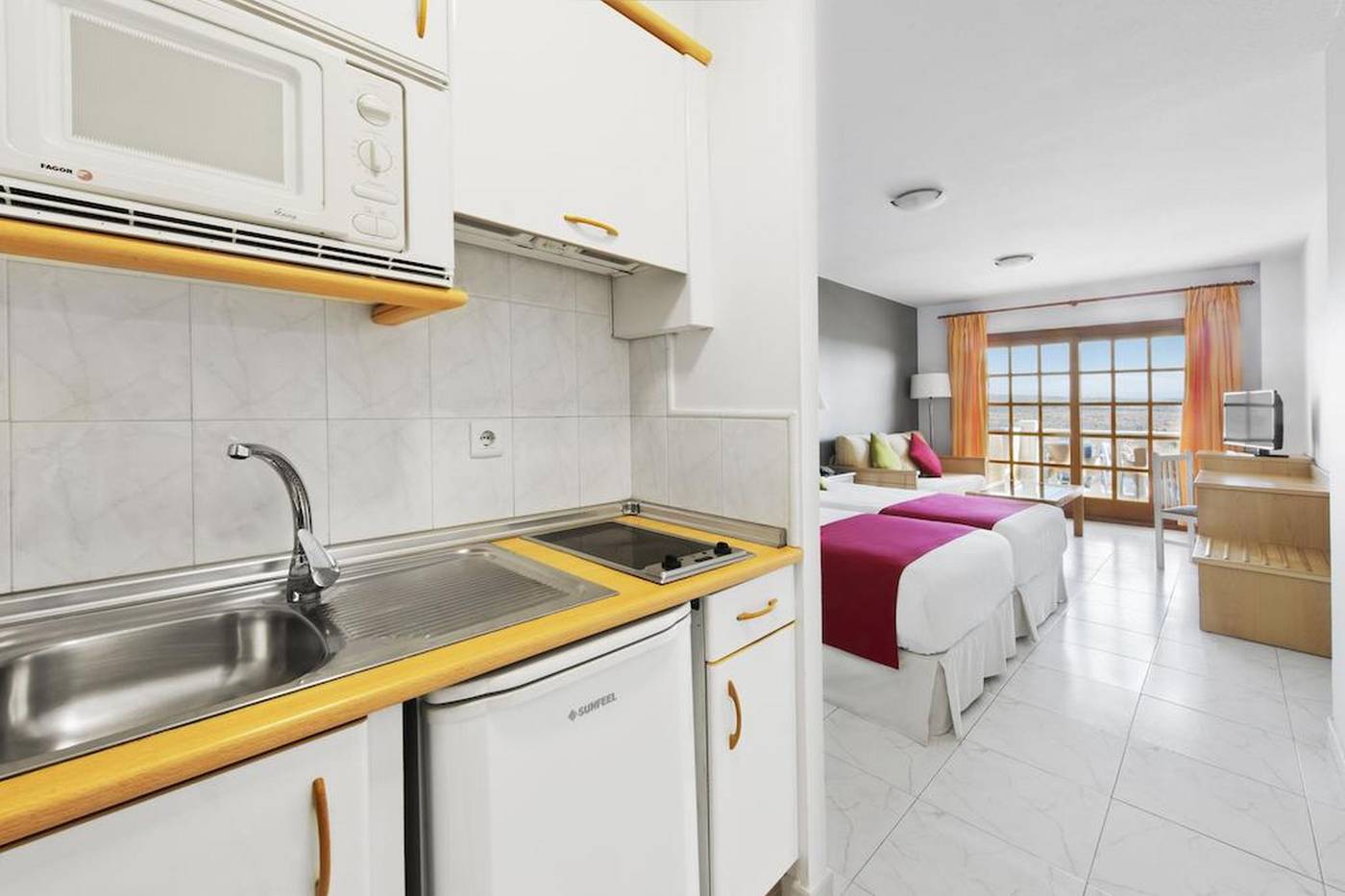 Elba-Castillo-San-Jorge-Room-26