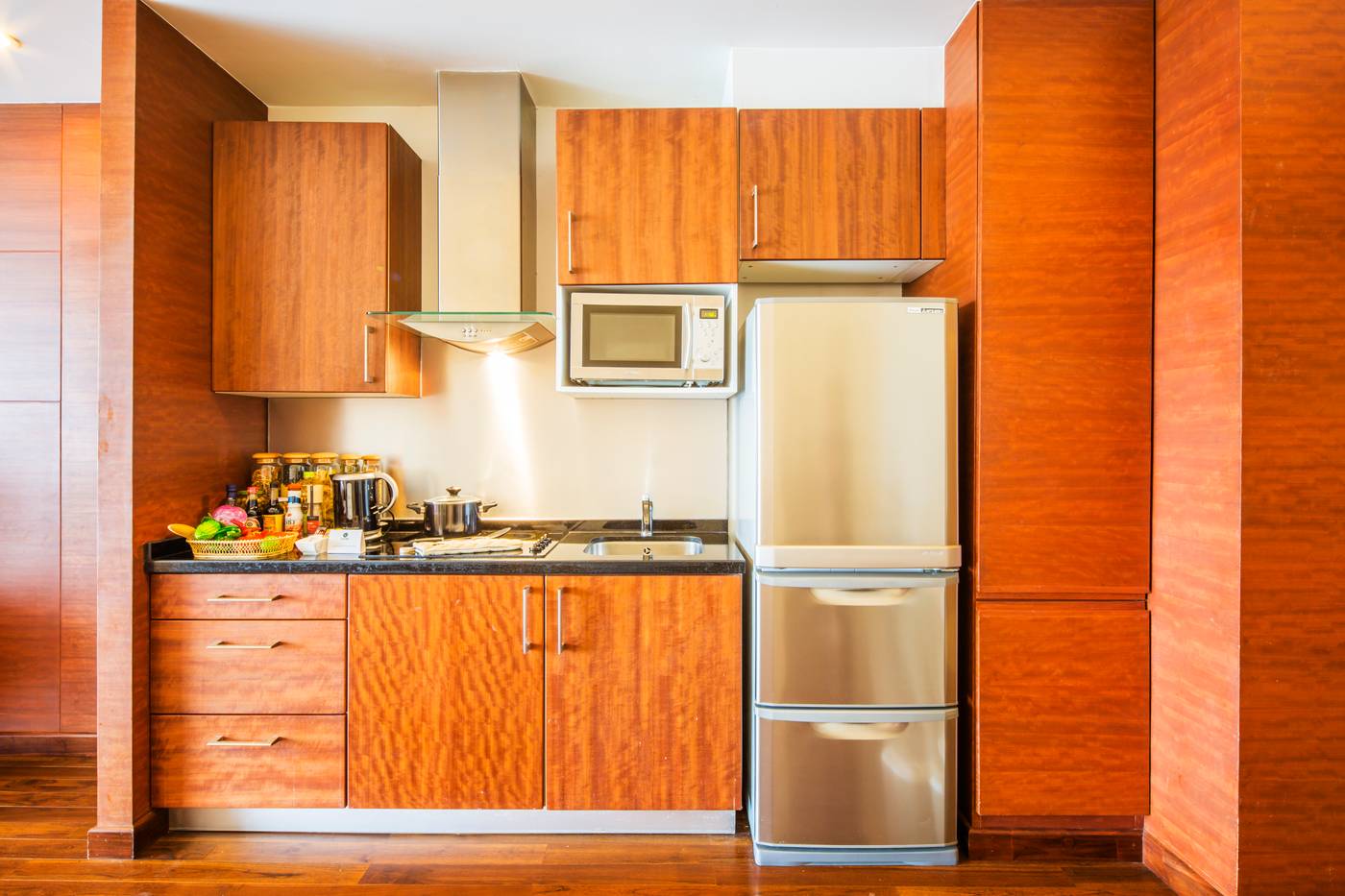 Column-Bangkok-Room-7